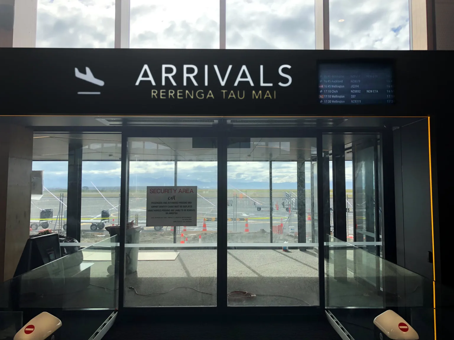 Acrylic lettering reading "arrivals" with a plane icon to the left